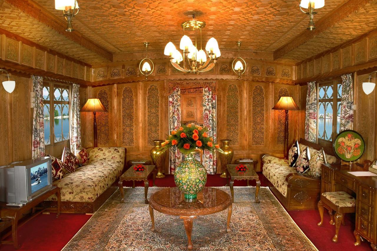 Welcomheritage Gurkha Houseboats Srinagar  Exterior photo