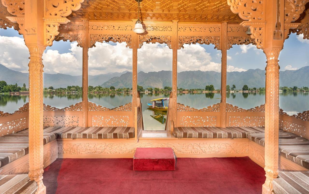 Welcomheritage Gurkha Houseboats Srinagar  Exterior photo