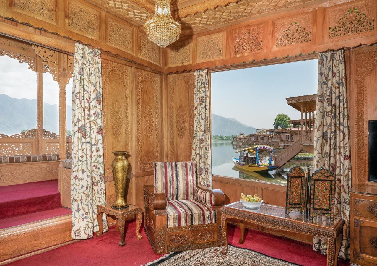 Welcomheritage Gurkha Houseboats Srinagar  Exterior photo