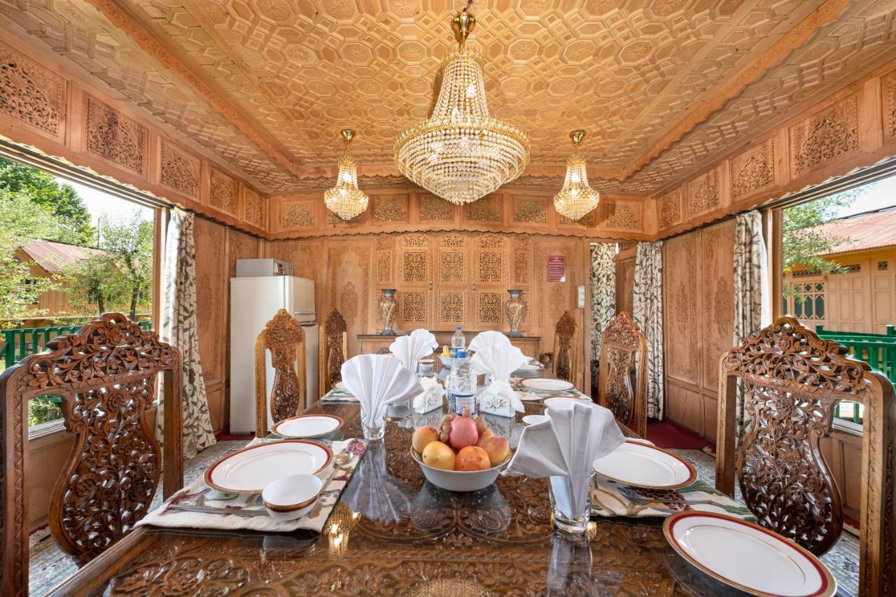 Welcomheritage Gurkha Houseboats Srinagar  Exterior photo