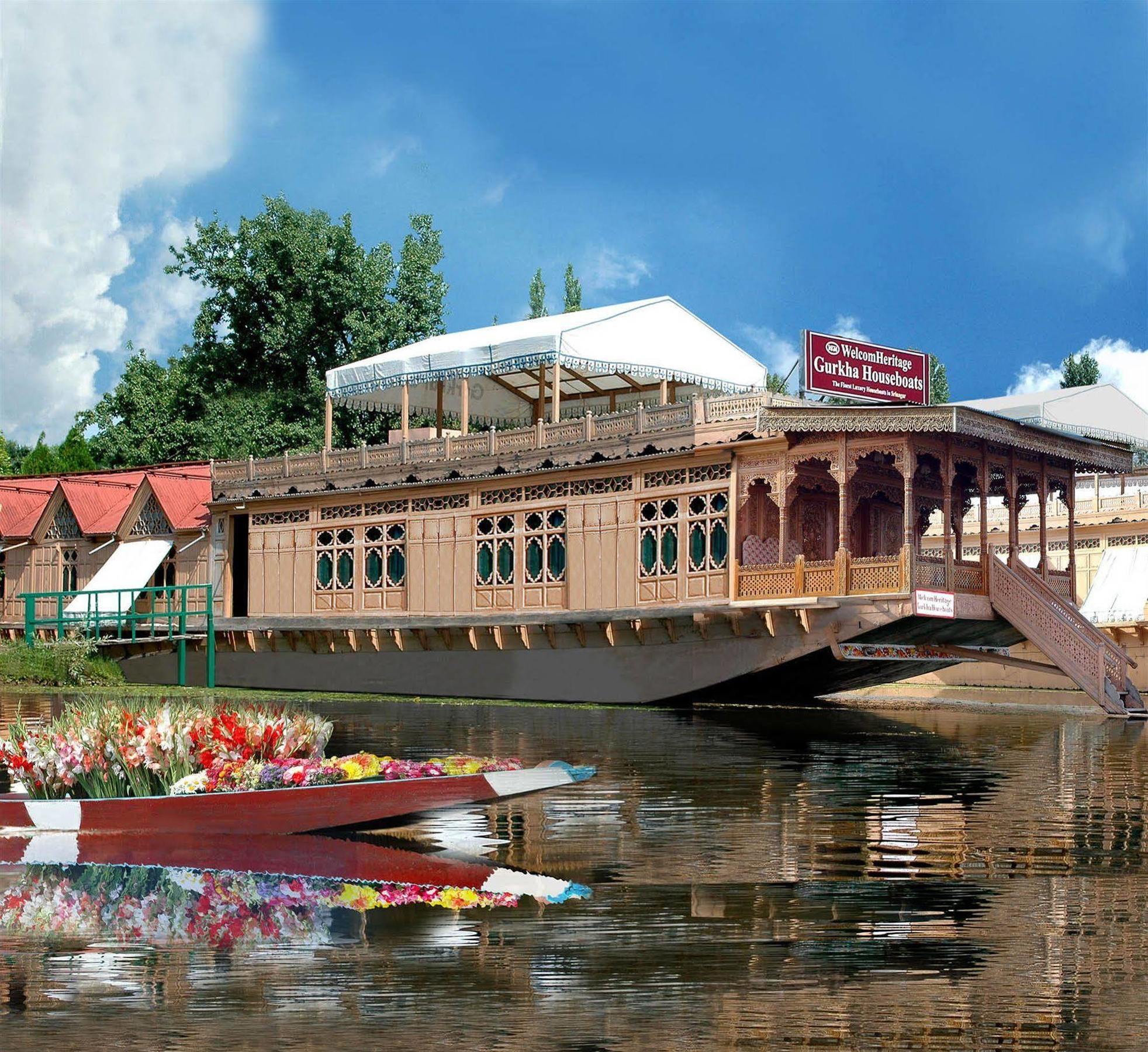 Welcomheritage Gurkha Houseboats Srinagar  Exterior photo