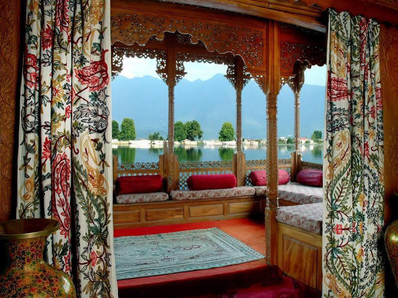 Welcomheritage Gurkha Houseboats Srinagar  Exterior photo